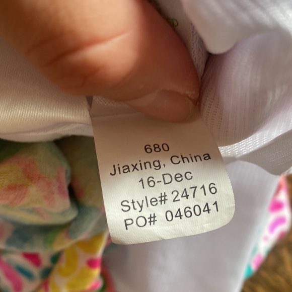 Lilly Pulitzer xs romper (could fit a small) - Picture 6 of 6